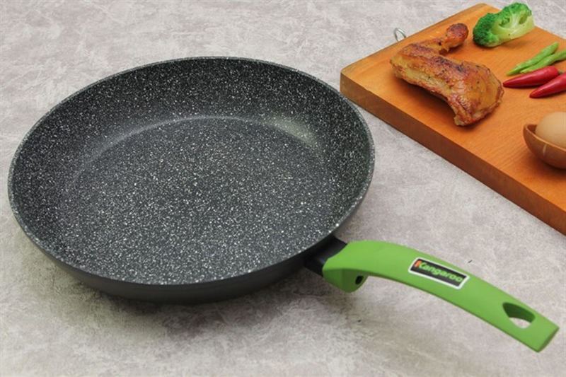 Chảo chống dính Kangaroo có tốt không về mặt giá cả