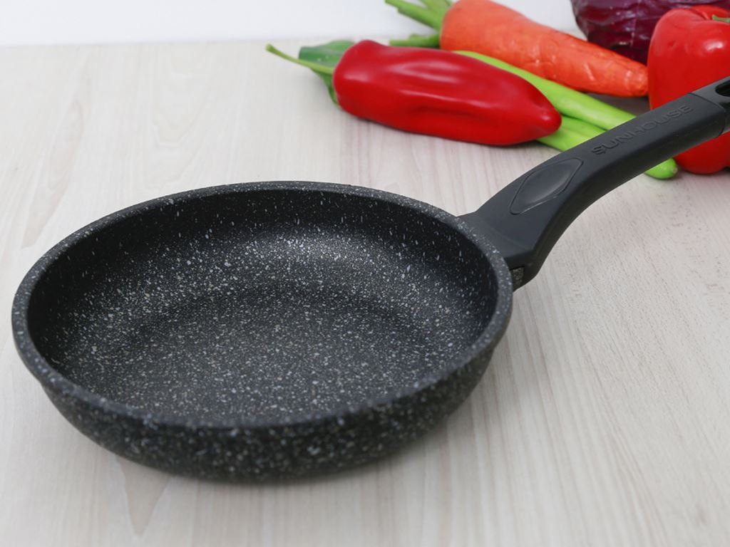 Chất liệu Granite (chảo đá)