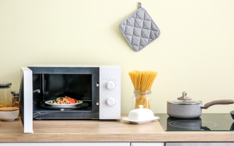 Ưu tiên chọn lò vi sóng có công suất phù hợp nhu cầu và tần suất sử dụng