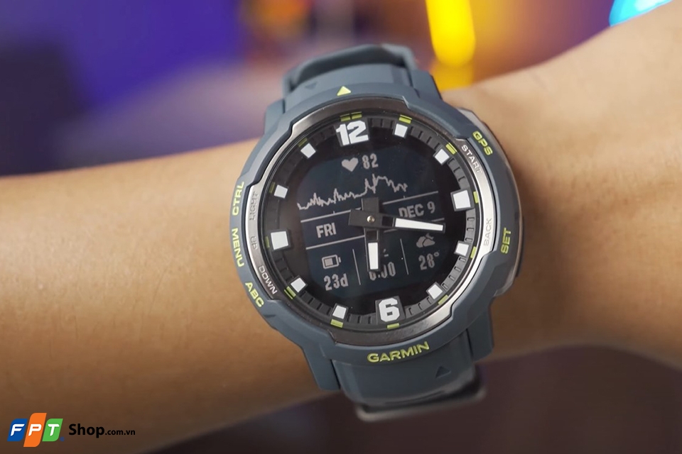 Trên tay Garmin Instinct Crossover 5