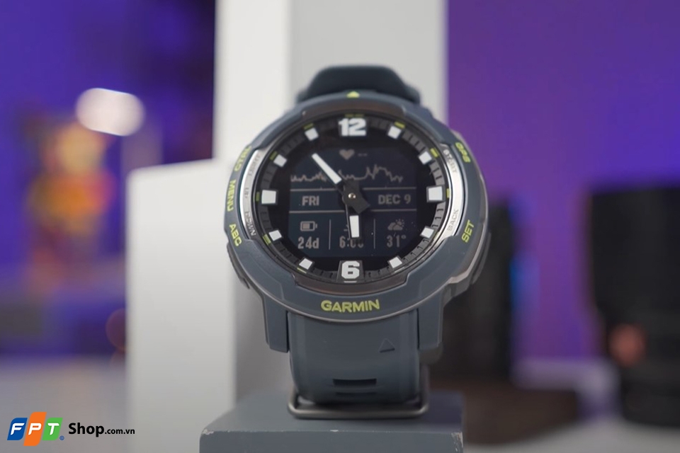 Trên tay Garmin Instinct Crossover 6