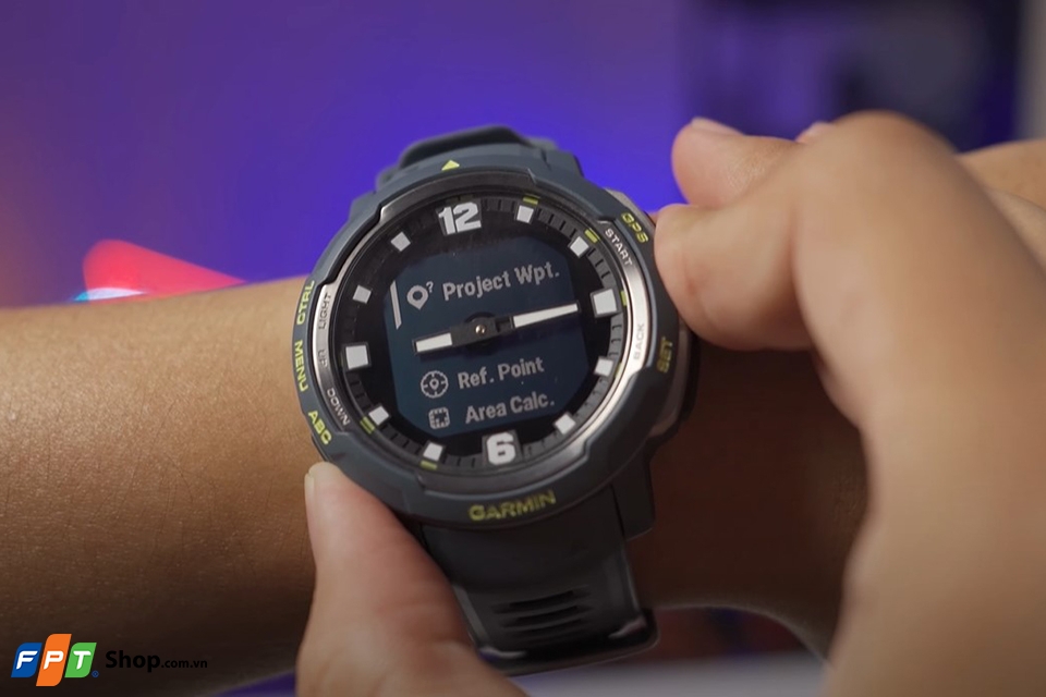 Trên tay Garmin Instinct Crossover 10