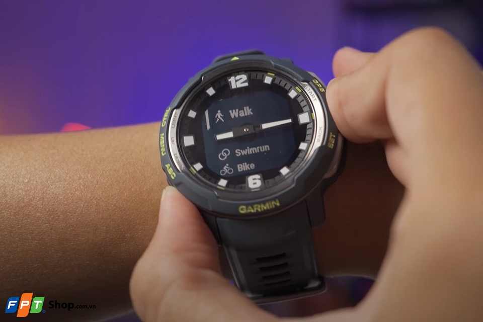 Trên tay Garmin Instinct Crossover 30