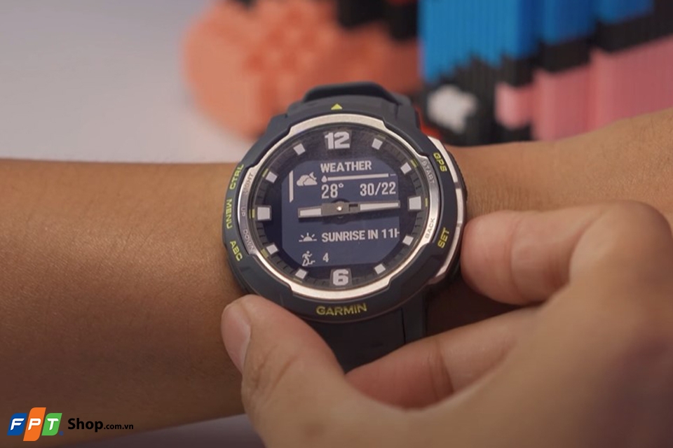 Trên tay Garmin Instinct Crossover 18