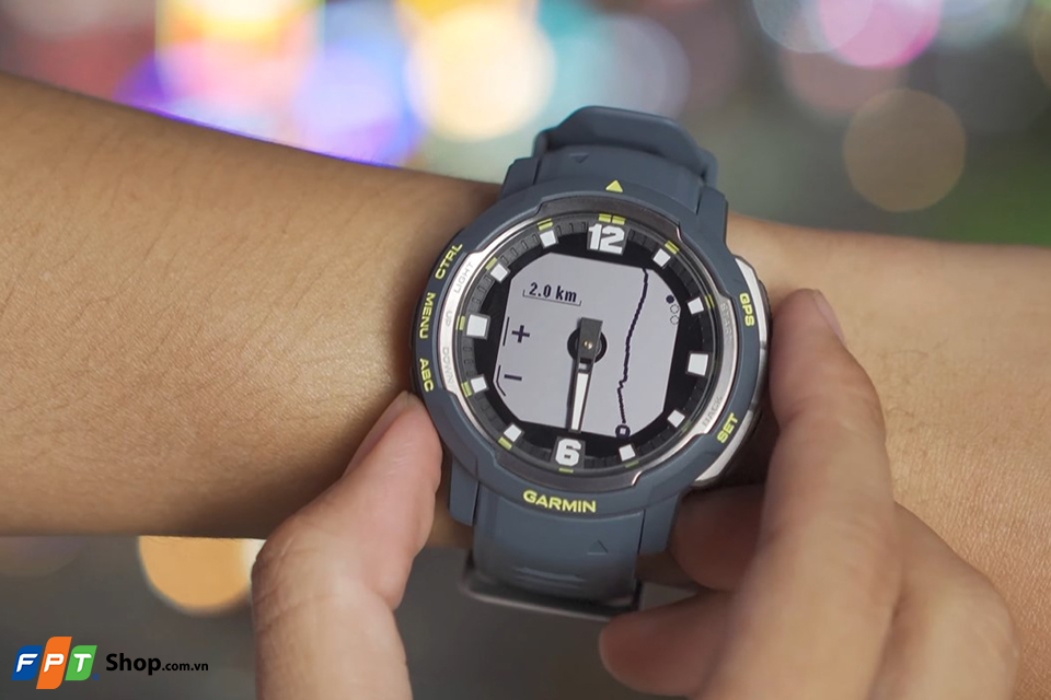 Trên tay Garmin Instinct Crossover 38