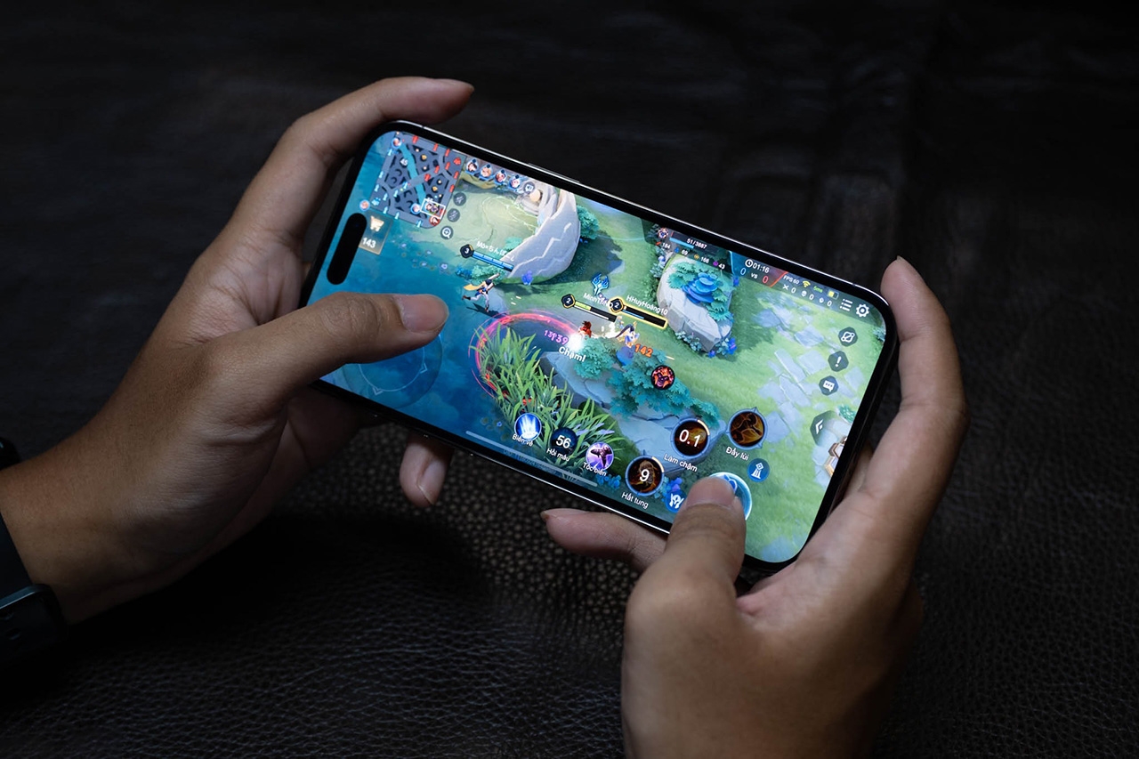 iPhone 14 Pro Max chơi game (ảnh 1)