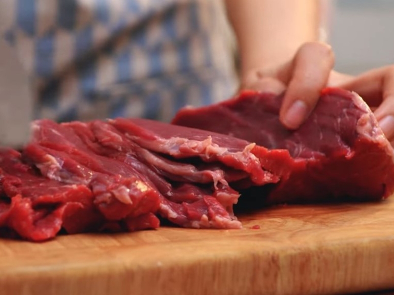 Sấy thịt bò khô bằng lò vi sóng bước 1