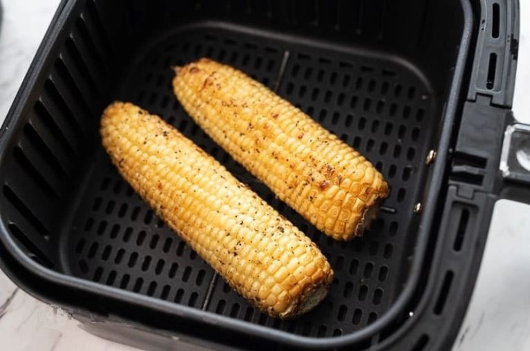 Cách nướng ngô bằng nồi chiên không dầu (Ảnh 1)