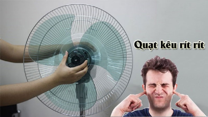 Dấu hiệu quạt cần tra dầu: quạt kêu cót két, rít rít