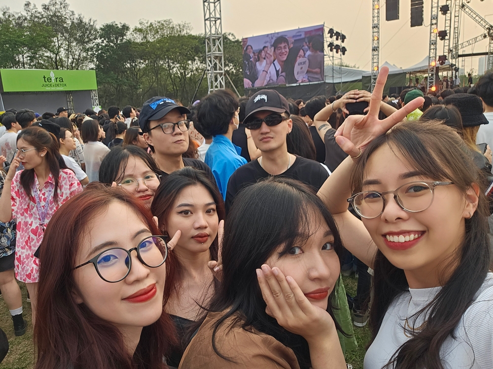 Thử lần đầu đi đu thần tượng bằng Galaxy S23 Ultra và cái kết