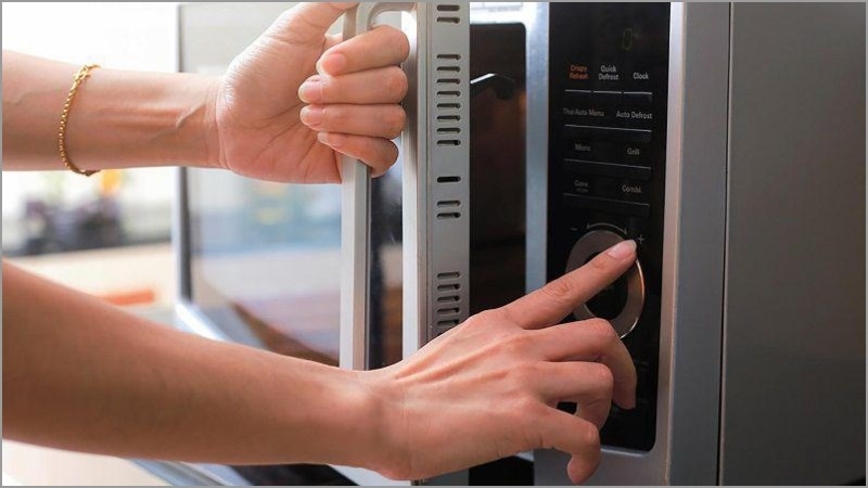 Những nguy hại khi lò vi sóng bị rỉ sét