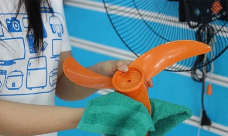 Tháo lồng quạt và cánh quạt