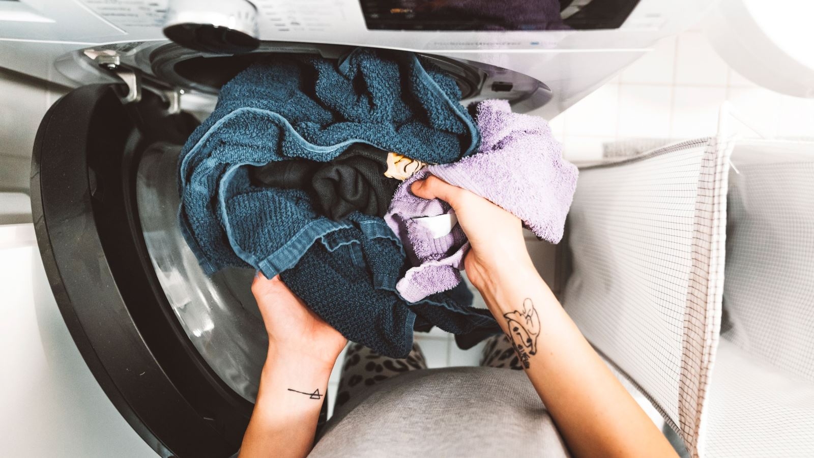 Lỗi thường gặp trên máy sấy quần áo: Quần áo vẫn ẩm sau khi sấy