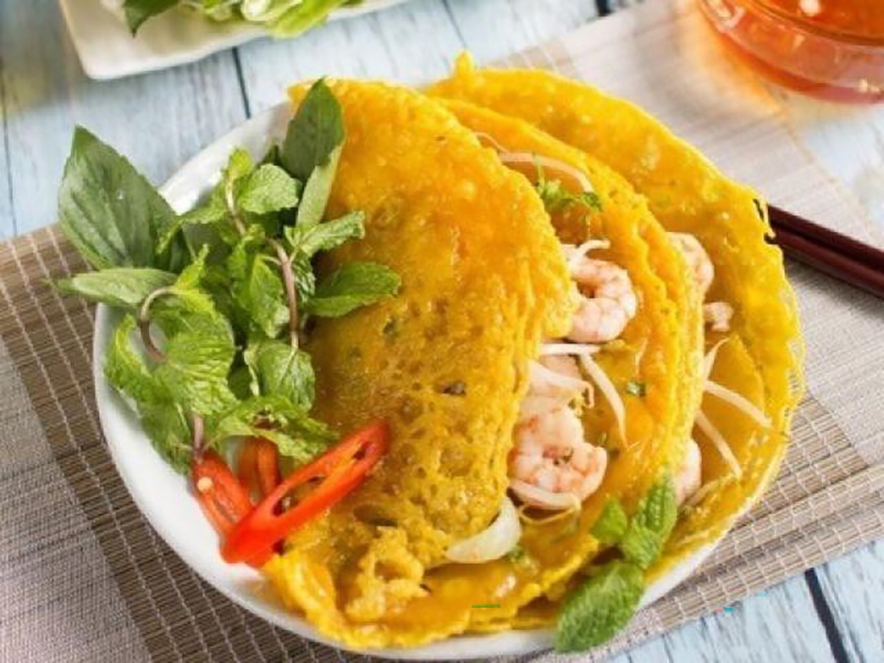 Thành phẩm bánh xèo tôm mực làm bằng chảo chống dính