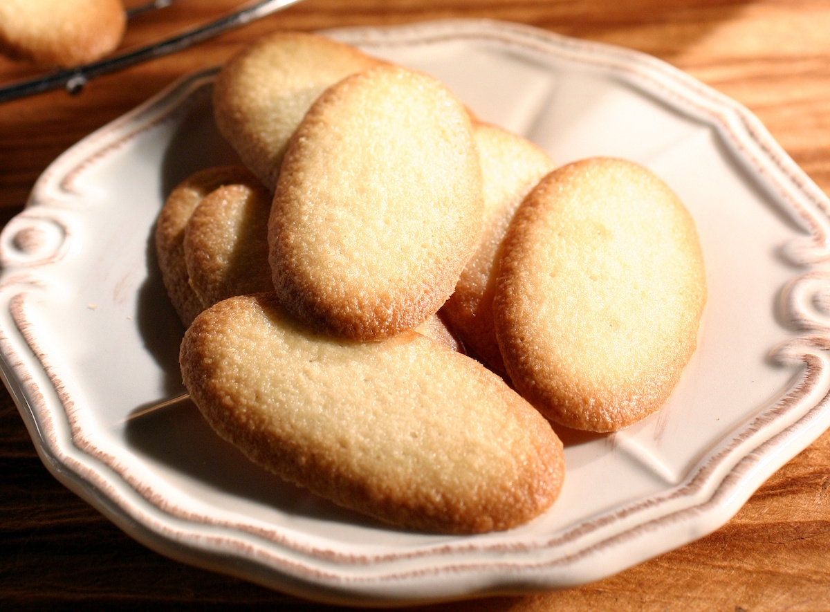Chuẩn bị bột bánh