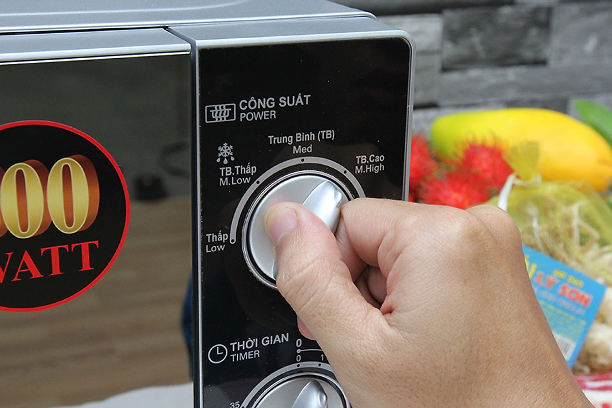 Làm bánh lưỡi mèo bằng lò vi sóng Sharp 23 lít R-G302VN-S