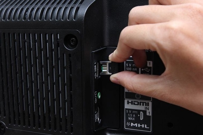 Kết nối bàn phím có dây với tivi Sony