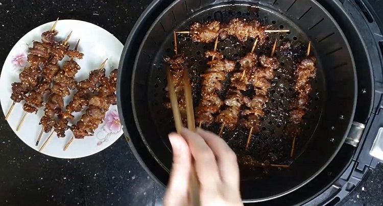 Cách làm thịt xiên nướng bằng nồi chiên không dầu (Ảnh 6)