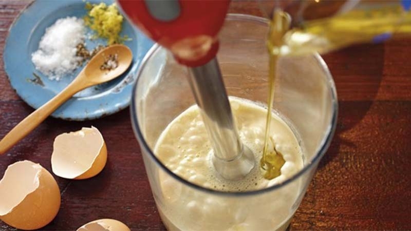 cách làm mayonnaise bằng máy xay sinh tố