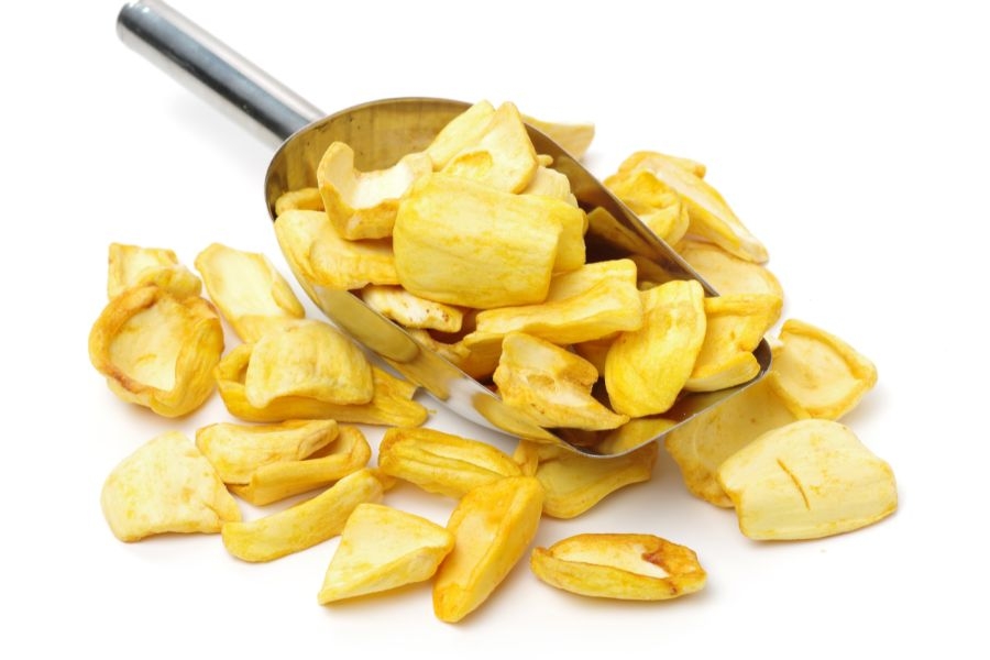 Mít sấy bằng chảo chống dính giòn và có màu vàng đẹp mắt