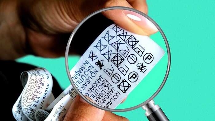 Kiểm tra thông tin và chất liệu giày trước khi sấy