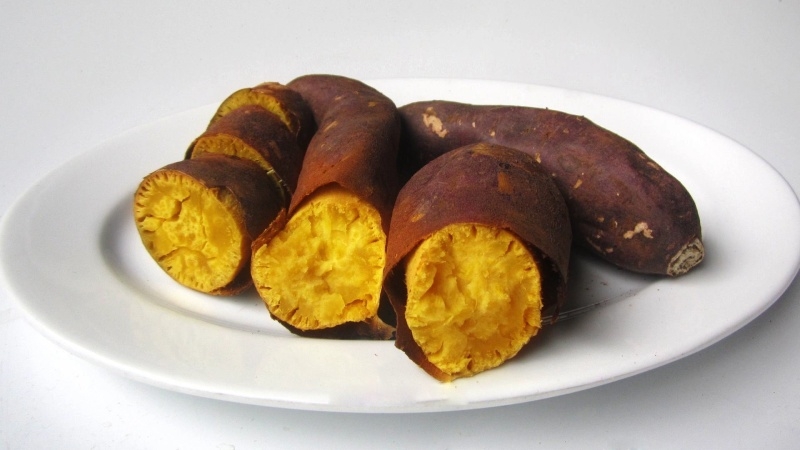 luộc khoai lang bằng lò vi sóng hình 2