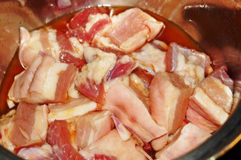 Cách làm bún chả bằng chảo chống dính bước 1