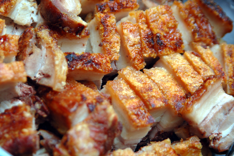 Cách làm heo quay bằng chảo chống dính bước 4