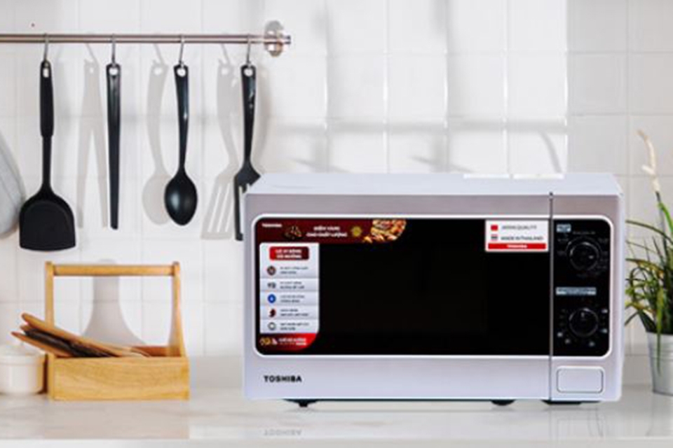 Lò vi sóng nhỏ gọn nhất: Toshiba 20 lít ER-SGM20(S1)VN