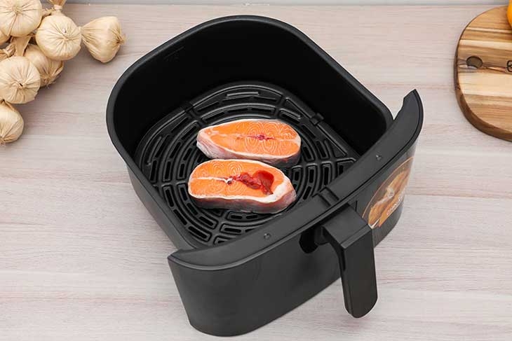 Tích hợp công nghệ chiên chân không, giúp giảm tối đa lượng chất béo