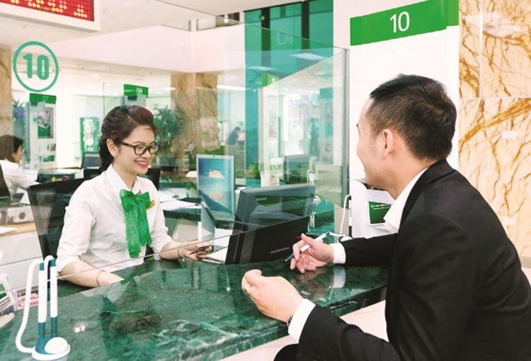 Tra cứu số tài khoản Vietcombank tại điểm giao dịch