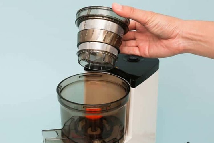 Cách khắc phục tình trạng máy ép chậm bị kẹt bã