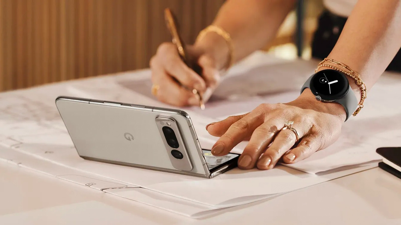 Pixel Fold ra mắt: Smartphone màn hình gập đầu tiên của Google, giá 42.2 triệu đồng