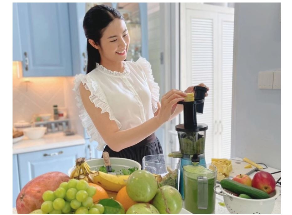 Máy ép chậm Kalite có giá thành thấp hơn thương hiệu máy ép chậm Olivo