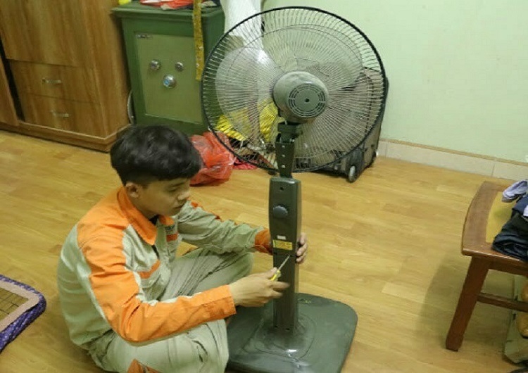 Cách nối dây quạt điện bị đứt bước 1