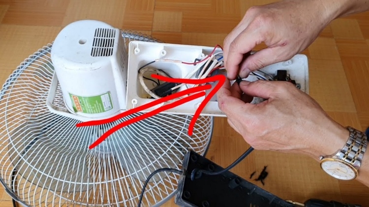 Cách nối dây quạt điện bị đứt bước 2