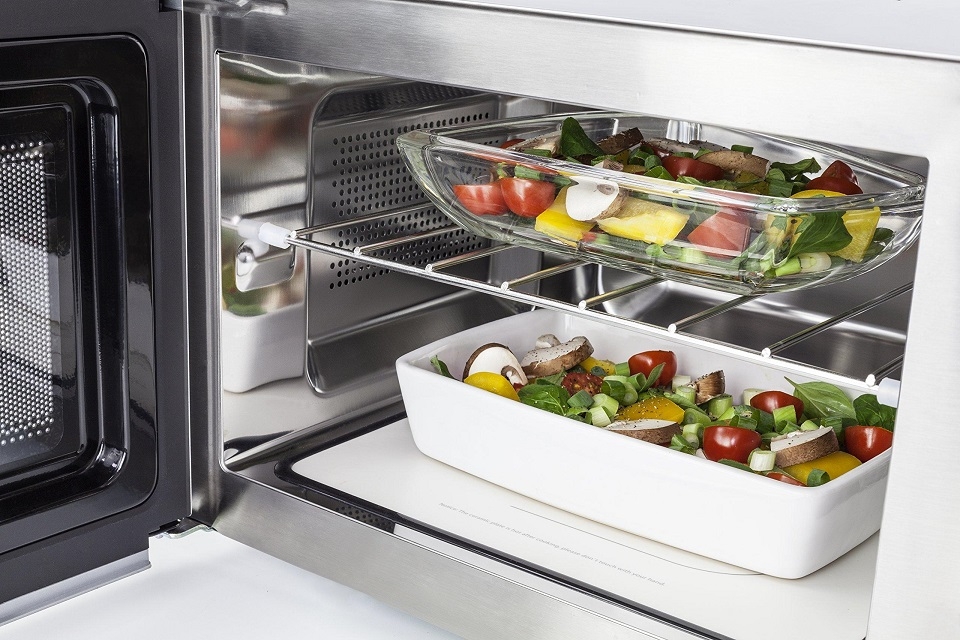 Lưu ý về cách sắp xếp giúp thực phẩm chín đều và tiết kiệm điện