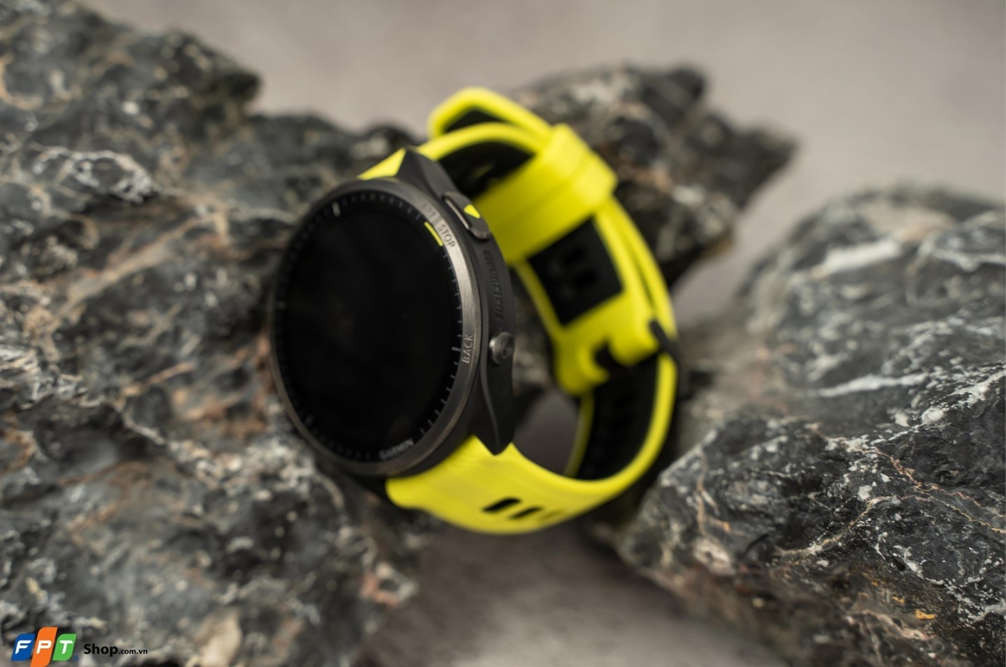 Trên tay Garmin Forerunner 965 3