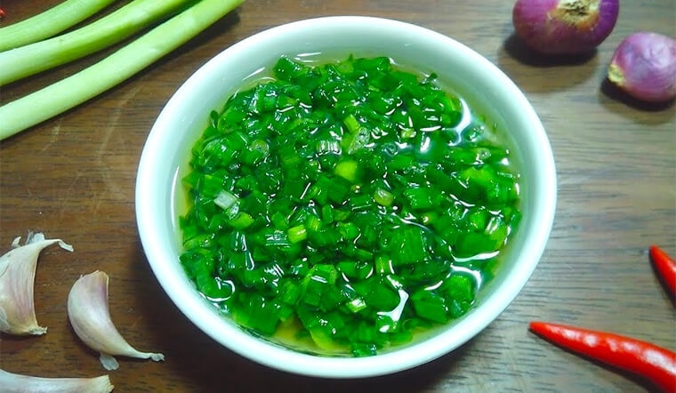 Mỡ hành ăn cùng cà tím nướng