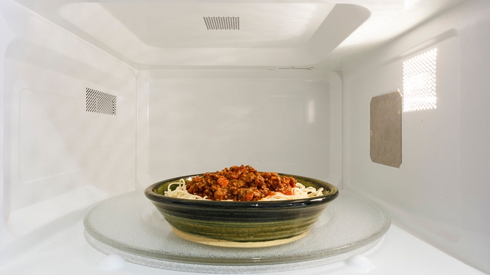 Lỗi lò vi sóng không nóng do nhiều nguyên nhân gây ra