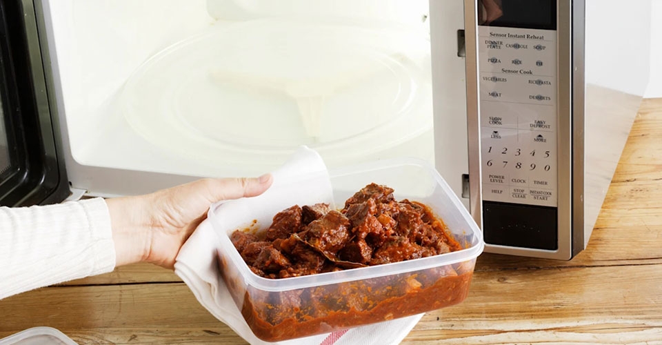 Một số lưu ý khi sử dụng lò vi sóng