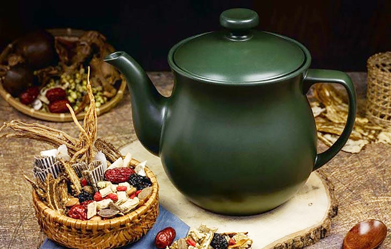 Nên sắc thuốc bắc bằng nồi đất, nồi sứ thay vì nồi áp suất