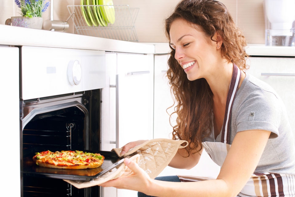 Làm Pizza bằng lò vi sóng đối lưu