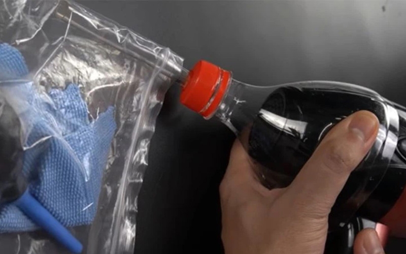 Cách hút chân không bằng máy sấy tóc (Ảnh 5)