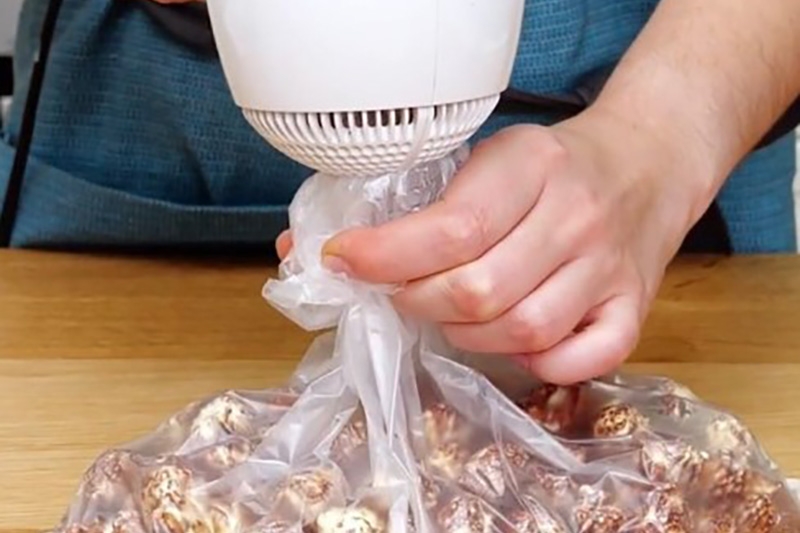 Cách hút chân không bằng máy sấy tóc (Ảnh 6)