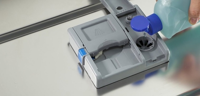 Nước bóng máy rửa bát giúp bát đĩa sạch bóng, sang ngời