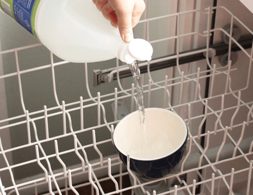 Làm sạch và khử mùi bên trong máy rửa bát