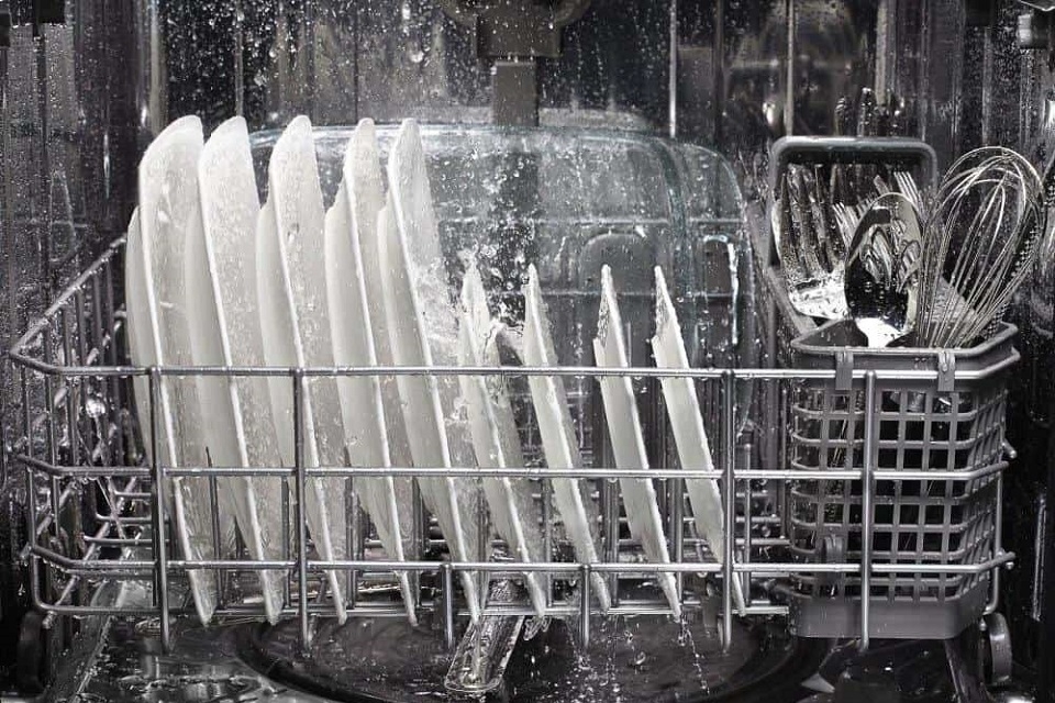 Máy rửa bát giúp tiết kiệm nước