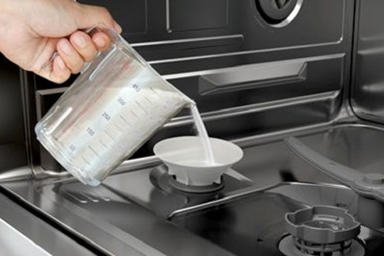 chất tẩy rửa cho máy rửa bát: muối rửa bát