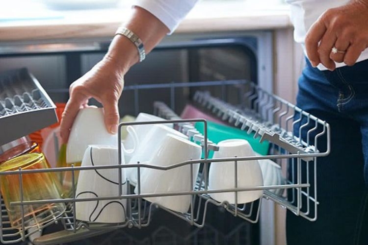 Đồ mạ vàng, mạ đồng không nên cho vào máy rửa bát